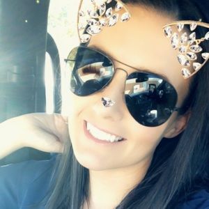 Meet your Posher, Leah